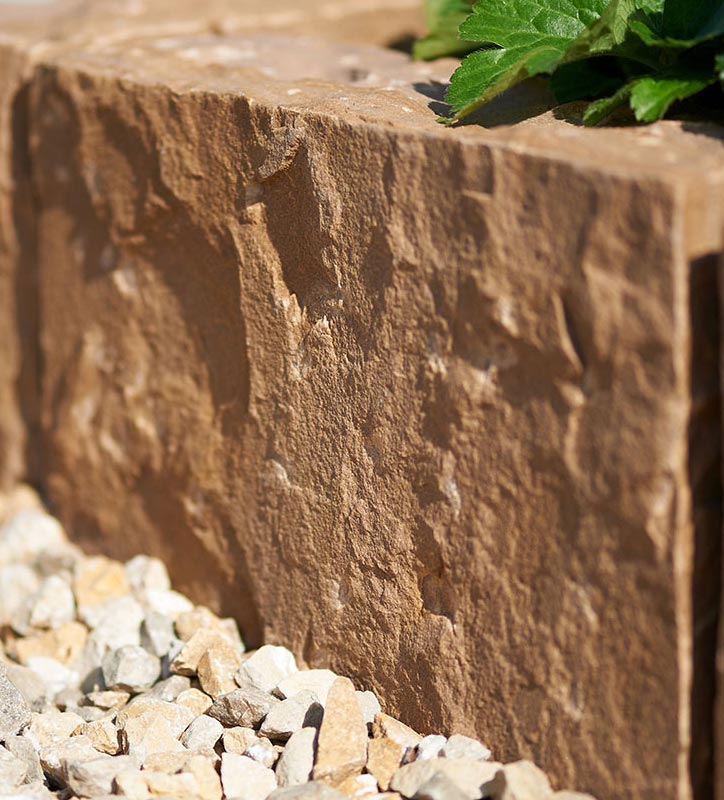 Stelen und Palisaden